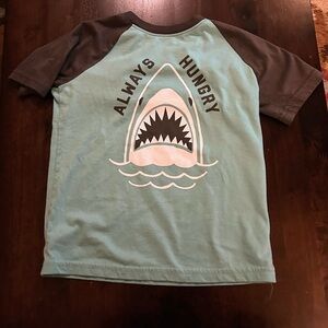 Boys size 6 shark tee.